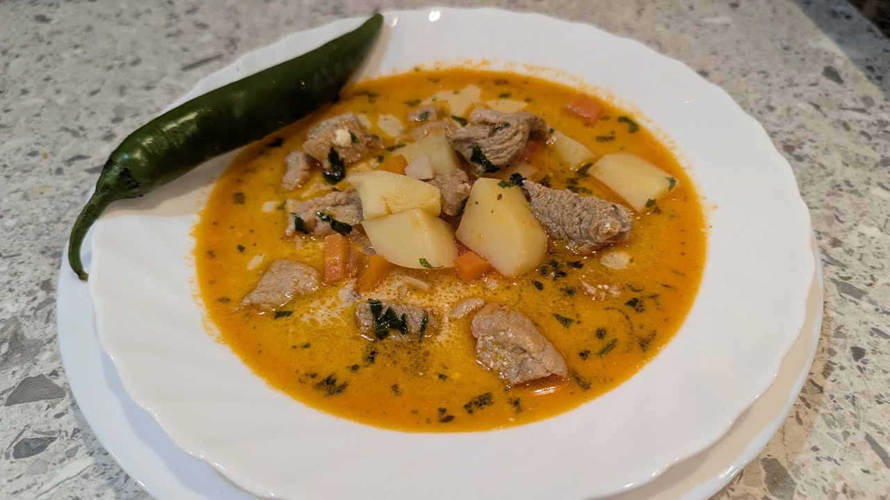 Ciorbă de porc dreasă cu smântână.