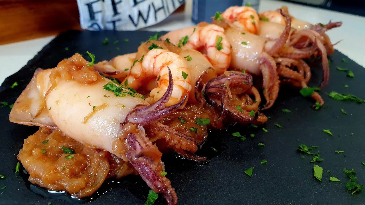 CALAMARES ENCEBOLLADOS con gambas