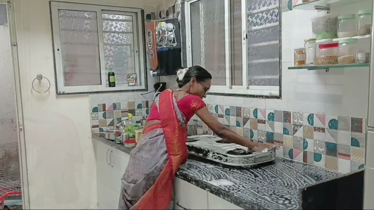  सकाळी पहाटेच केली किचनची साफ सफाई 😇😍#viral #marathifoodvlog #vlog #trending 