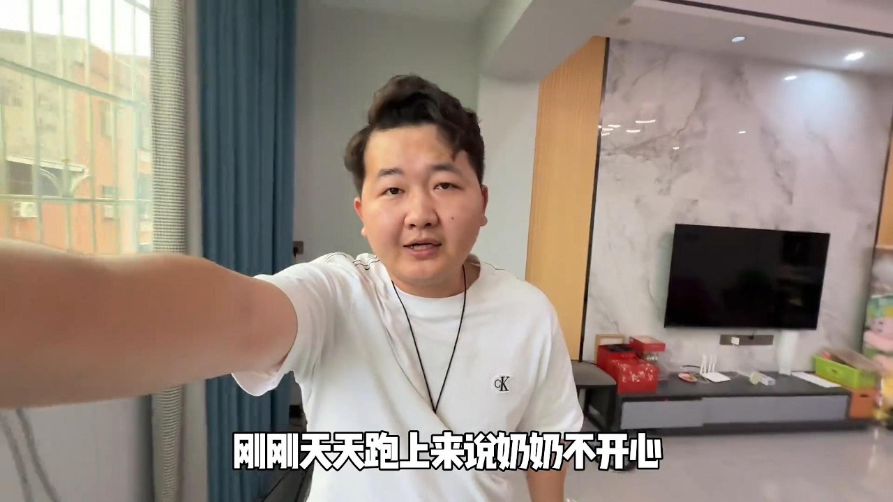 带婆婆一口气买3套新衣服，这婆媳关系让人羡慕