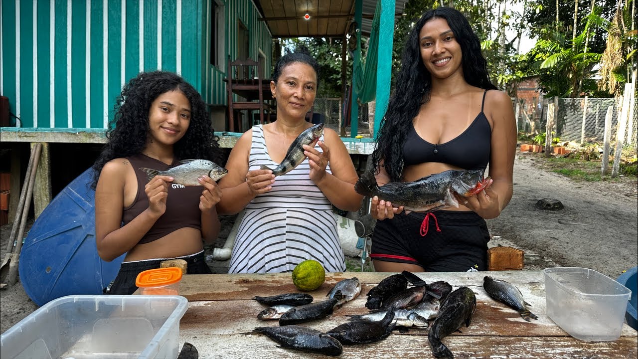 Tatiana Souza está ao vivo! Tratando peixe e fazendo a janta no interior