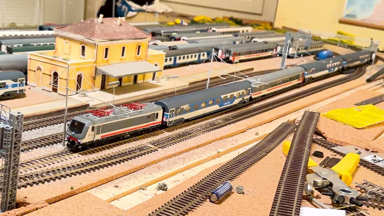 Intercity con E464 Sun e carrozze Mix in transito in Stazione! 
