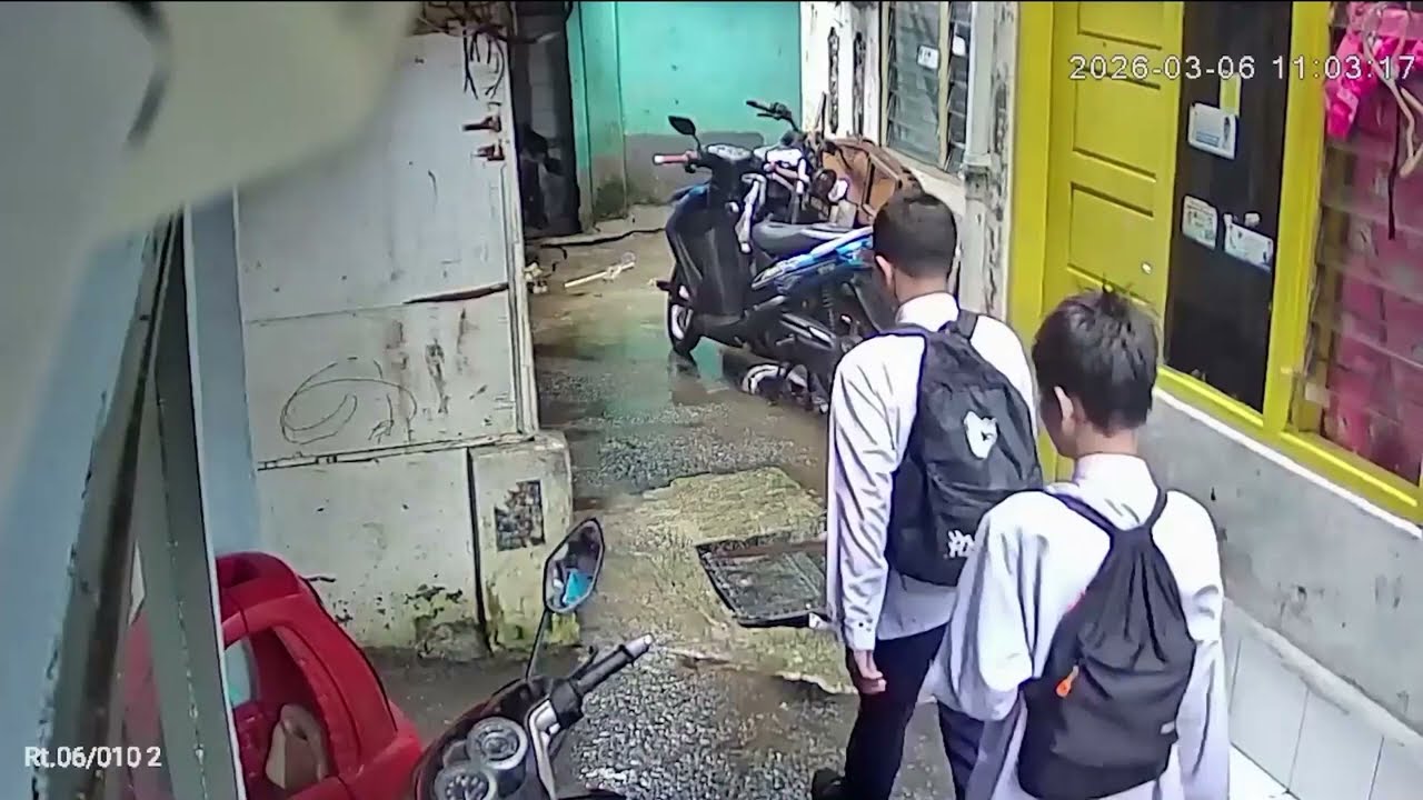 6 Rumah Kontrakan di Tebet Ambles dan Hancur
