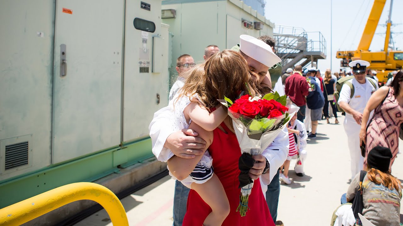 Military Homecoming | Navy USS Sterett Homecoming | Alicia Q. Photography