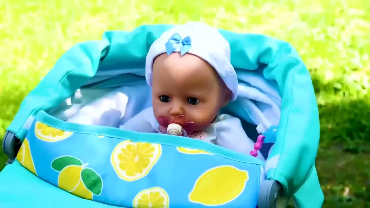 ¡El almuerzo para la muñeca bebé Annabelle! Juegos para niñas.