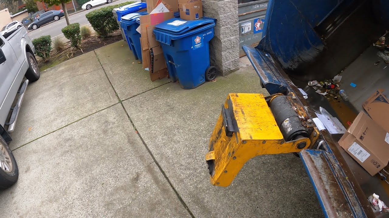 Rear Loader Garbage Truck Commercial Totes