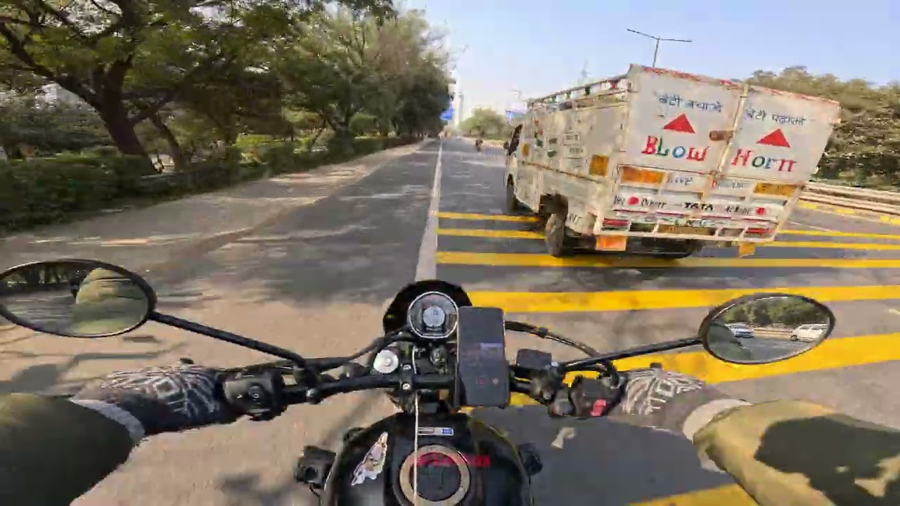 Moto Vlog 186 - Noida Expressway to Delhi | Harley Davidson X440