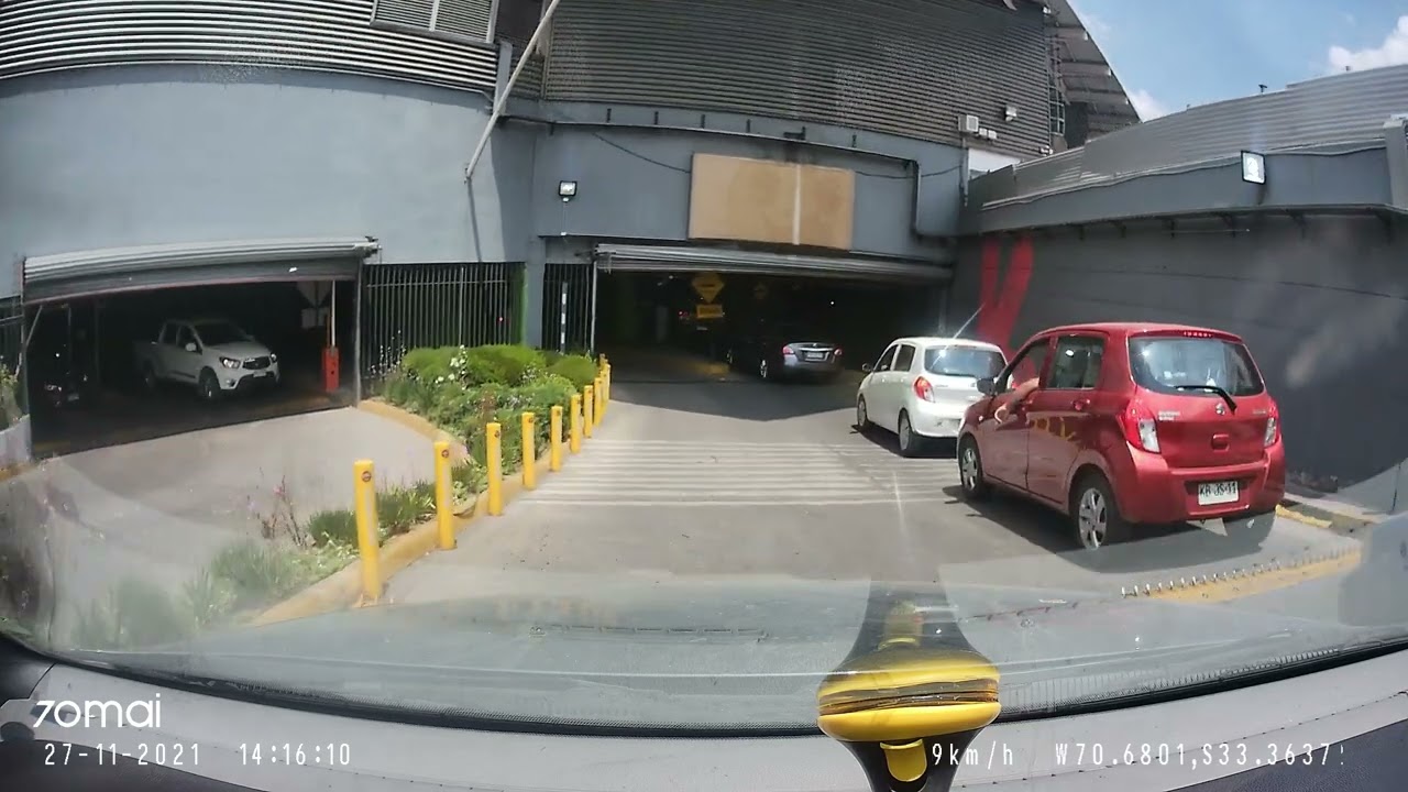 Bad drivers in dash cam, Nov 2021, Santiago, Chile.
