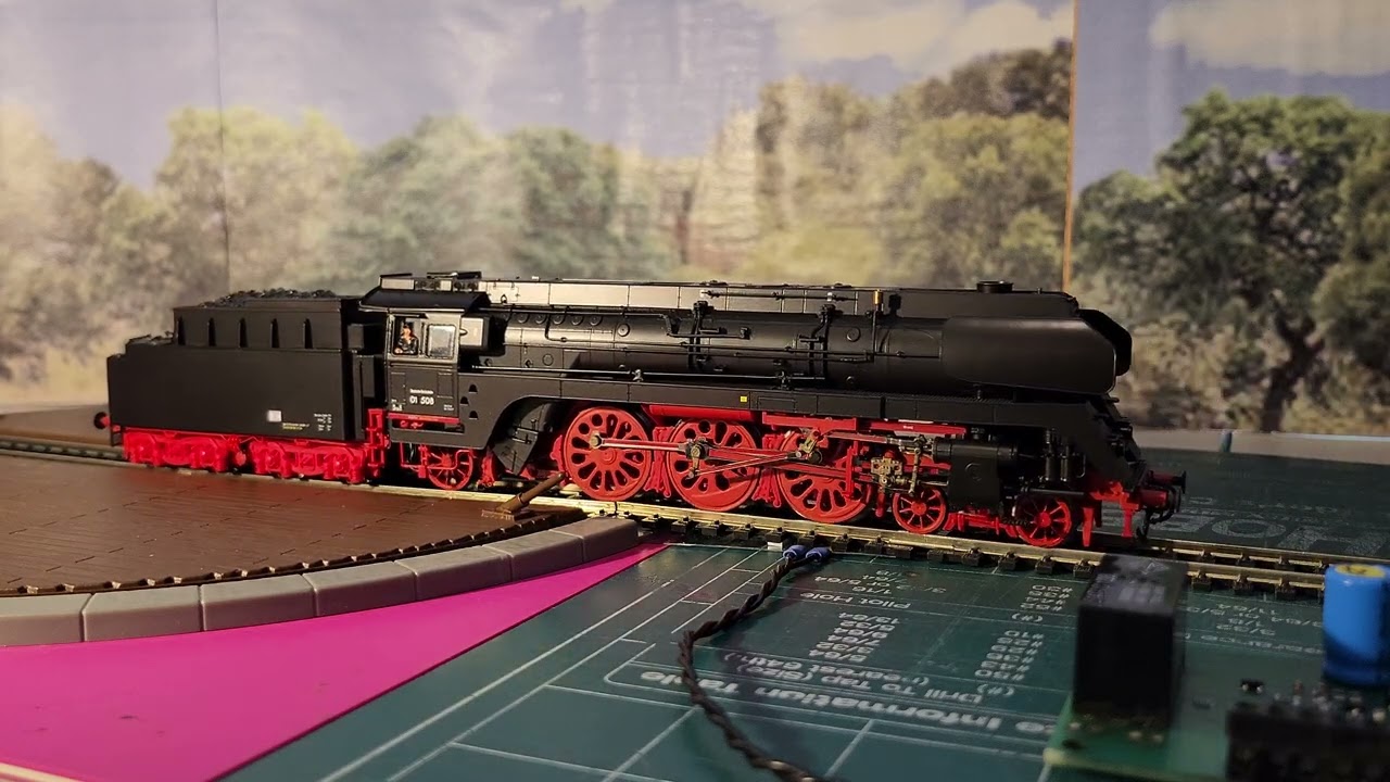 Roco 01 508 on Kibri Manual Turntable