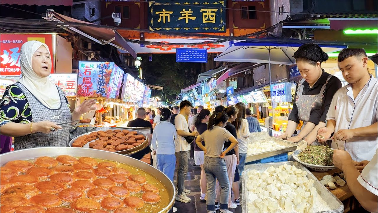 Street Food in China's Muslim Quarter: A Xi'an Halal Food Tour
