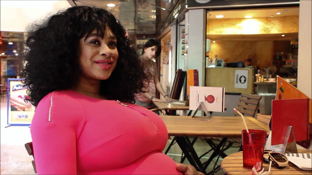 enceinte de 8mois Nathalie Makoma offre une interview à HustleHard.be