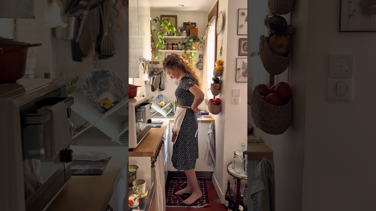 Let&rsquo;s make Ratatouille in my tiny Parisian kitchen 🐭🍅🥒 #paris #kitchen #chef #recipe #ratatouille