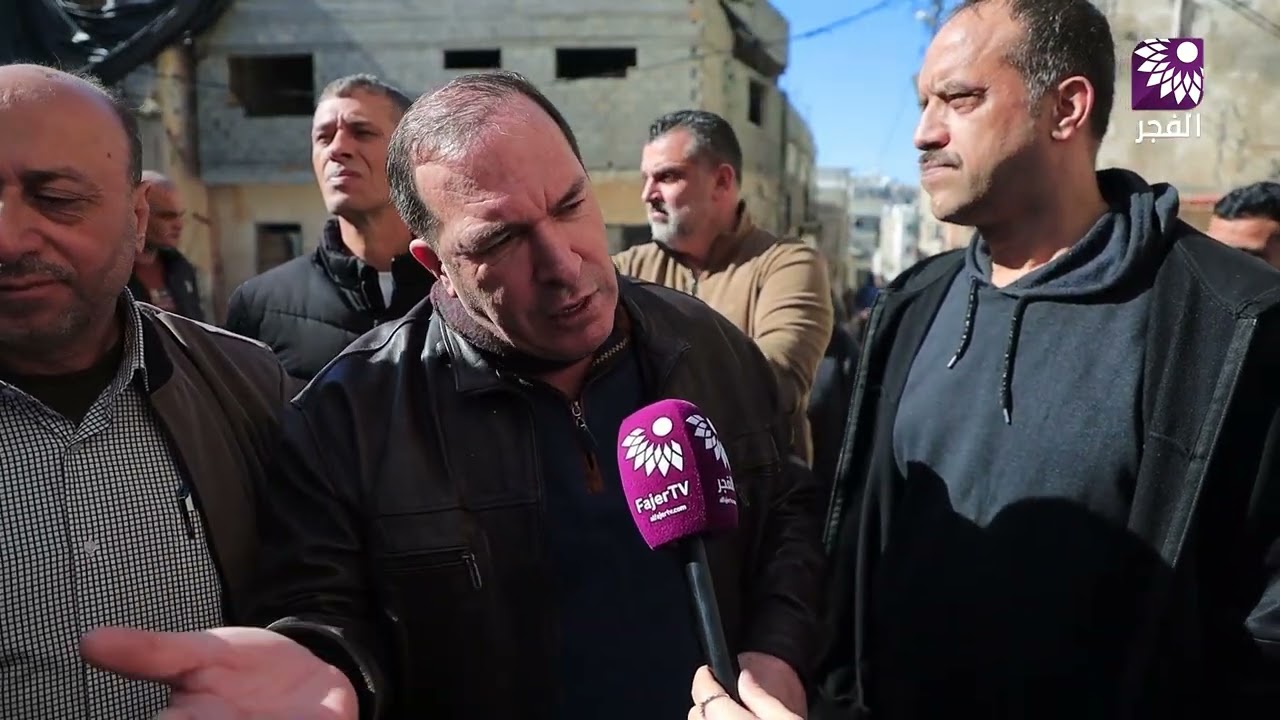 محافظ طولكرم يتفقد آثار الدمار الذي خلفه الاحتلال في مخيم طولكرم