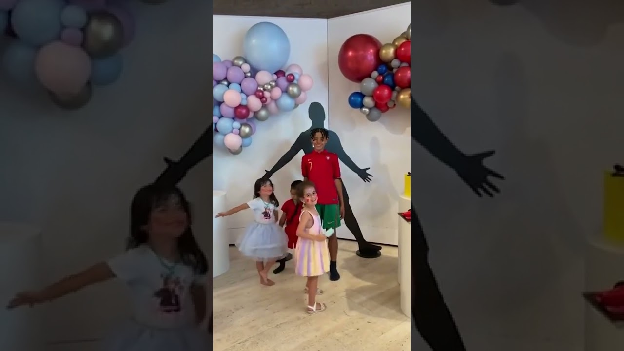 Ronaldo&rsquo;s family hitting the SIUUUU 🥺