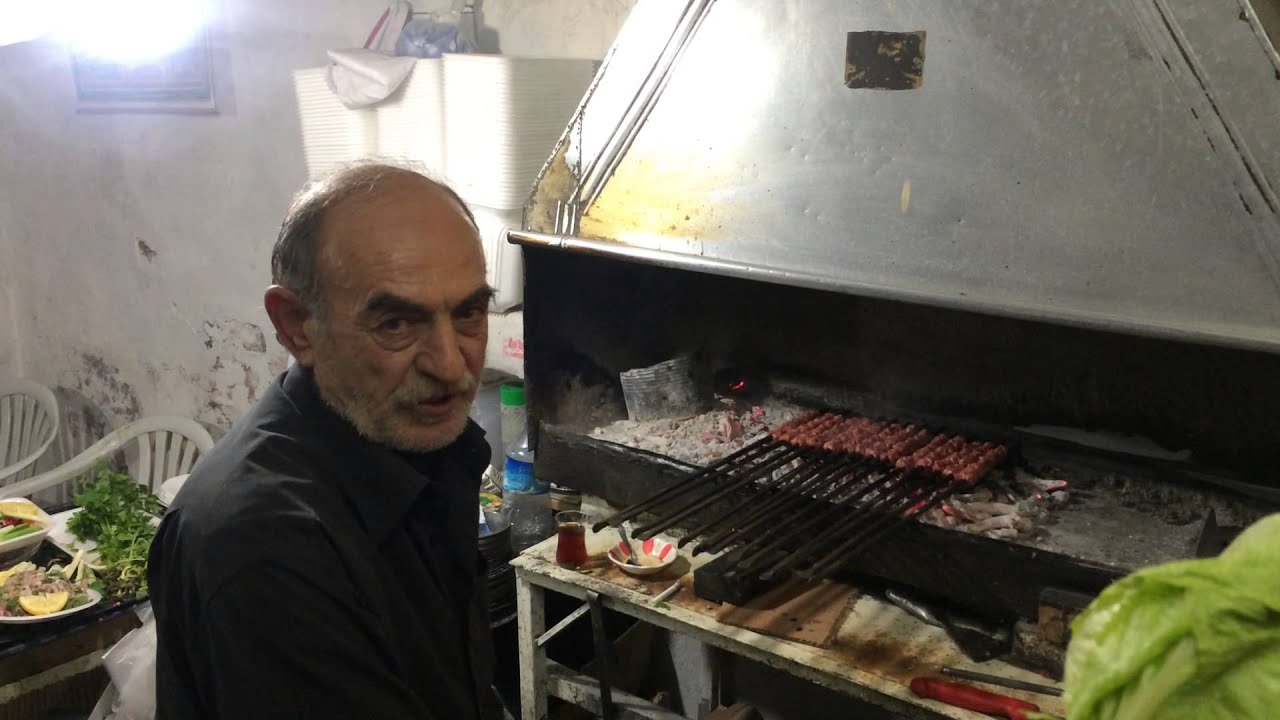 MAĞARA KEBAPÇISI - Mardin'de Mağarada Yakışıklı Bir Kebapçı ve Maruldan Sanat Eseri