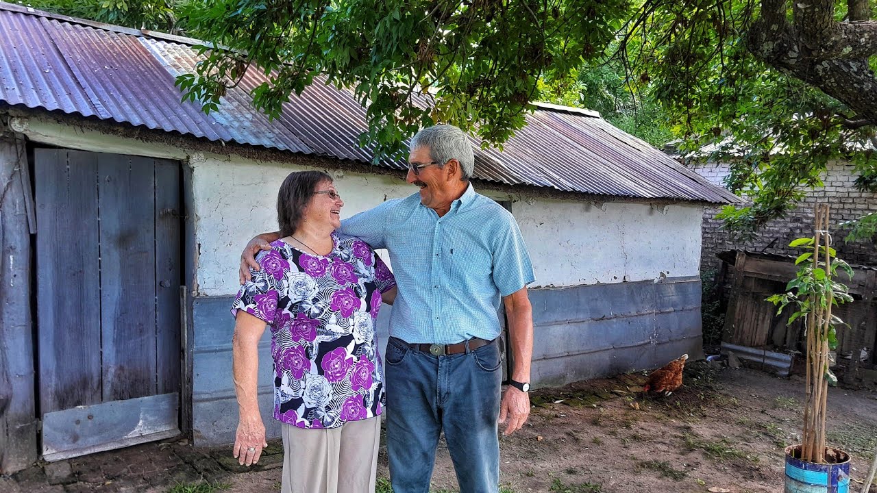 Vivir donde NADIE nos ENCONTRARÍA | Su casa de los AÑOS 50 en un PARAÍSO RURAL y sus ANIMALES 