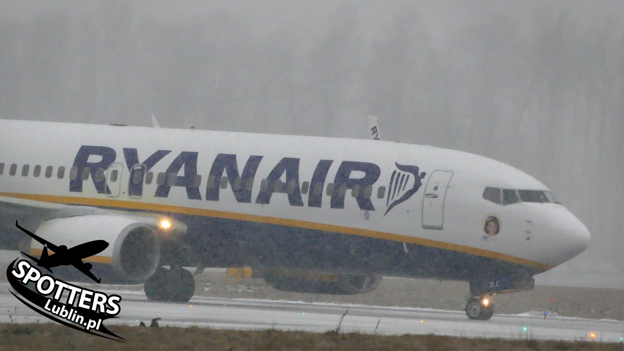 Ryanair podczas śnieżycy | Lublin Airport