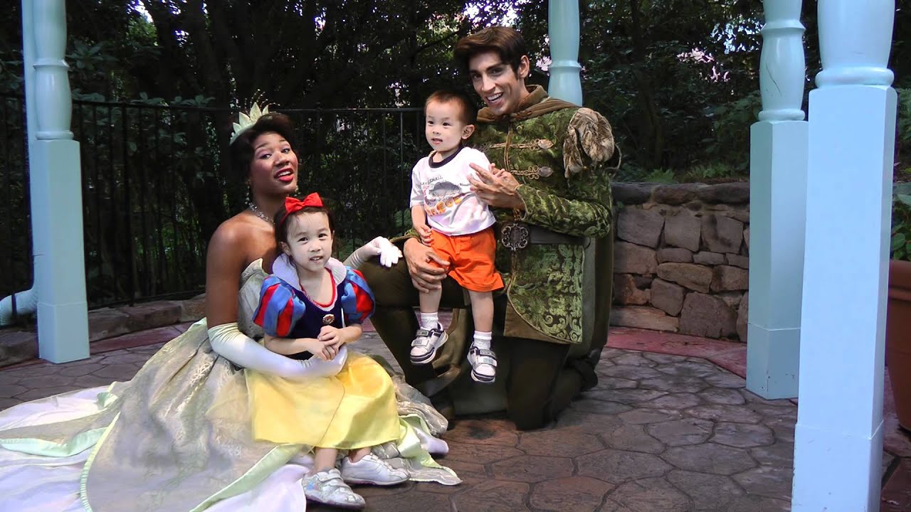 Walt Disney World - Meeting Princess Tiana and Prince Naveen - May 21, 2011
