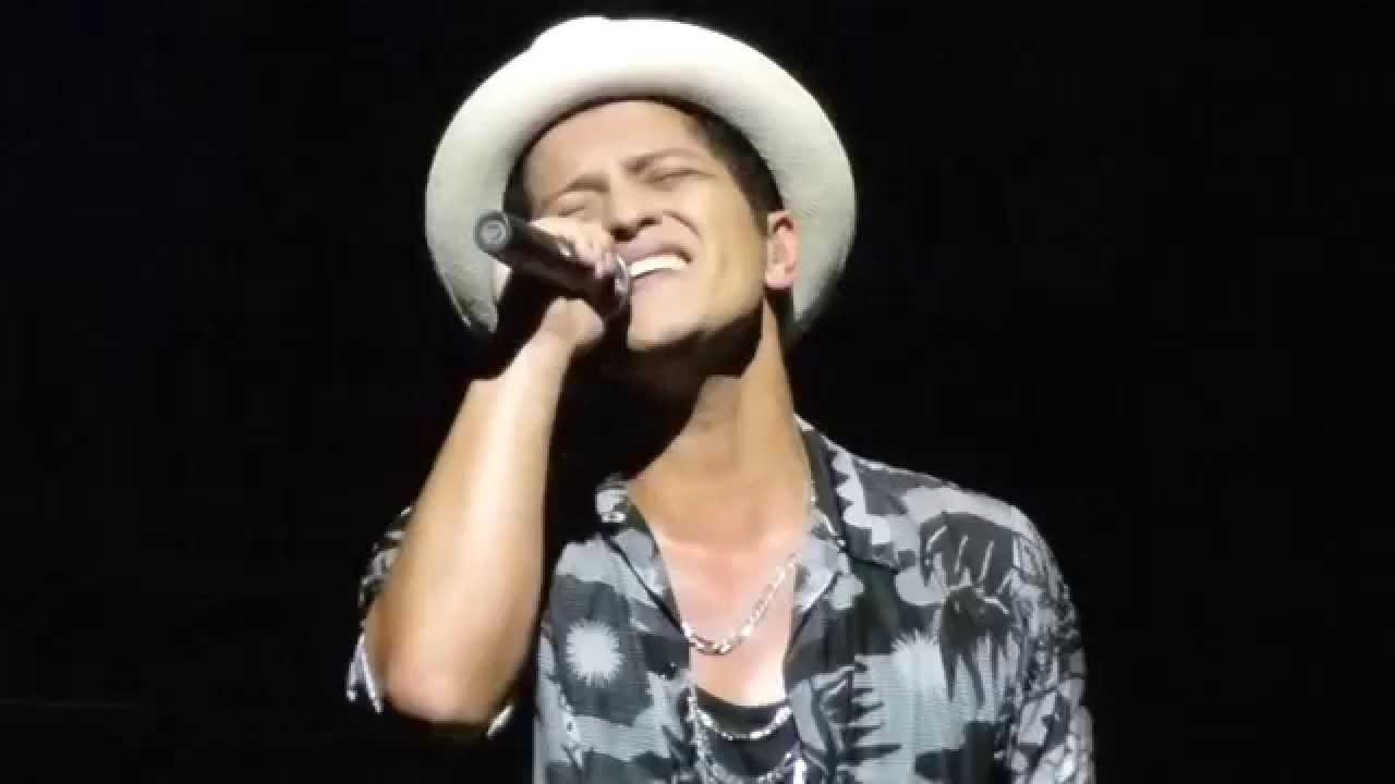 Bruno Mars - When I Was Your Man (Live in Boston)