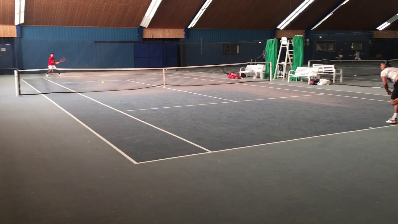 Michael Mmoh und Ruben Bemelmans training at Tennis-University