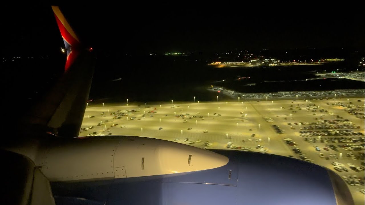 Southwest Boeing 737-700 Night Landing Kansas City Intl. (KMCI)