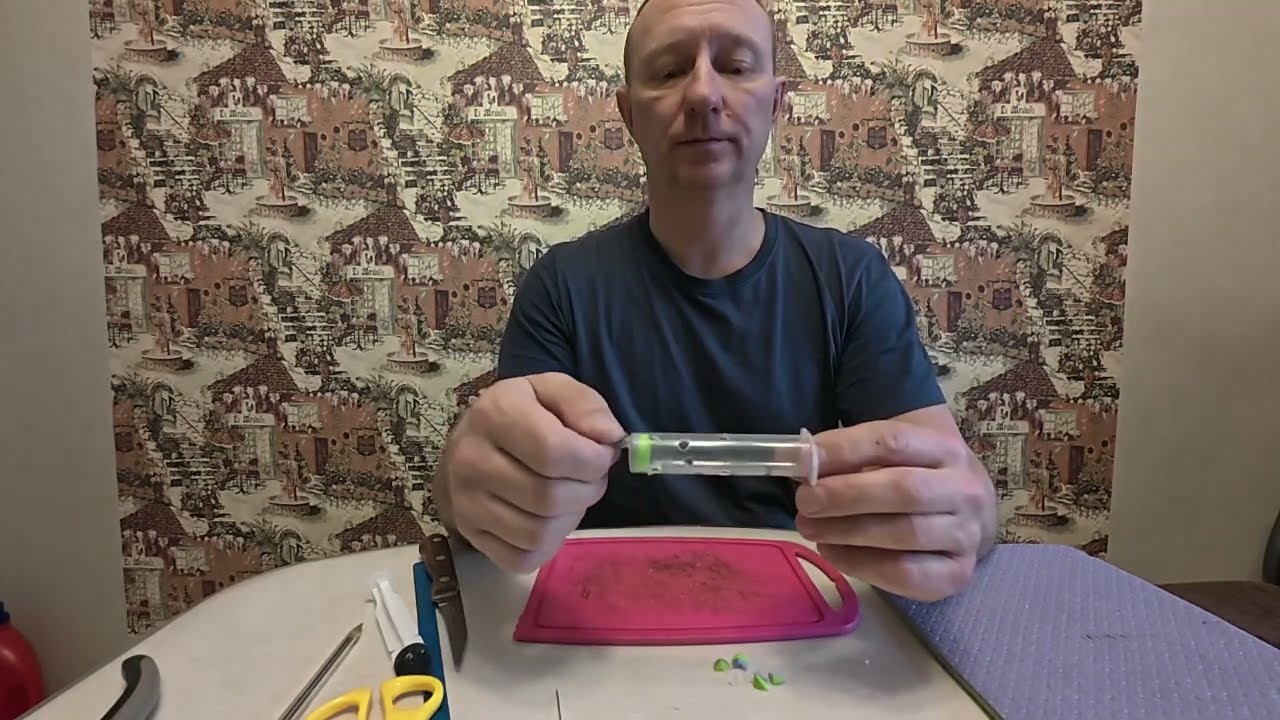 Кормушка для рыбалки из шприца