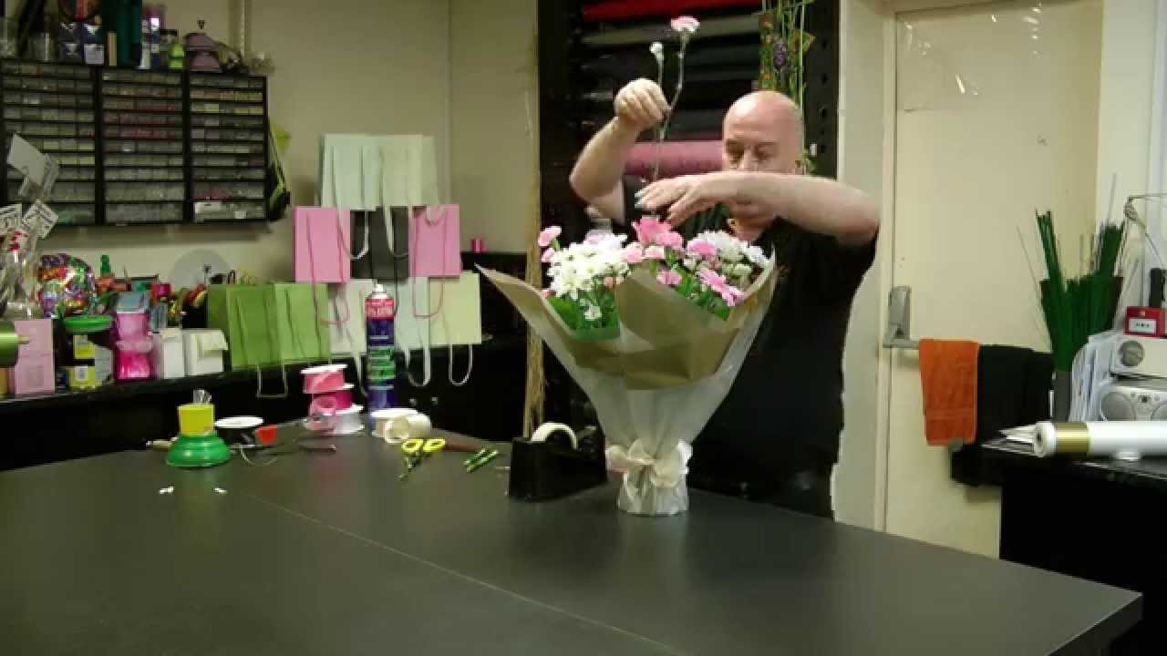 47. Gold Edge Band in Vase