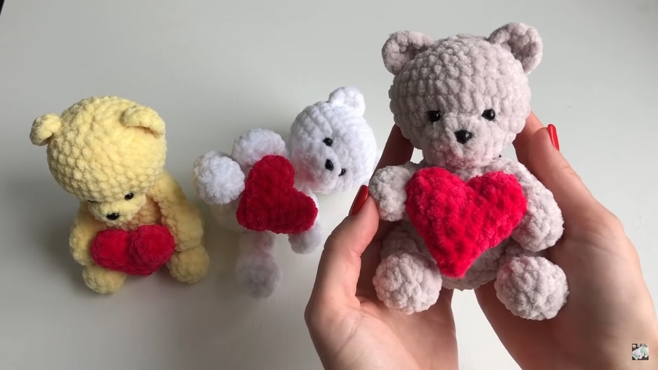 How to crochet a BEAR 5'' sitting with heart / Video tutorial / Valentine's Day BEAR crochet