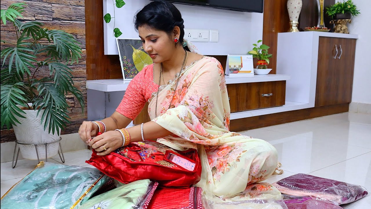 నెలరోజులు వెతికి మరీ తీసుకొన్న చీరలు🫣సంక్రాంతికి బడ్జెట్లో ఇలా ప్లాన్ చేయండి🤩Latest Saree Collection