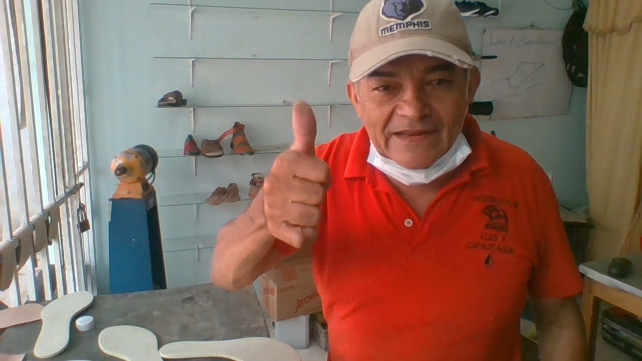 Aplicación de pegantes a forro de plantillas para forrar correctamente.