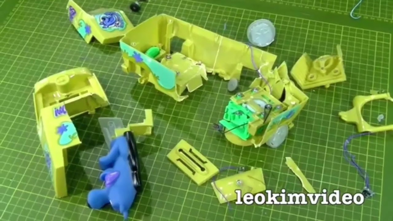 Leokimvideo knock off toys gets smashing crashing & wrecking goo goo gaa gaa 
