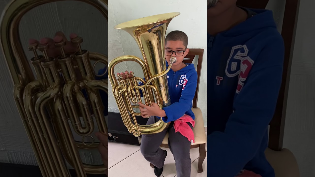 Casa das tubas explicando escala da tuba em MIB herdeiro da casas da tubas fazendo escala