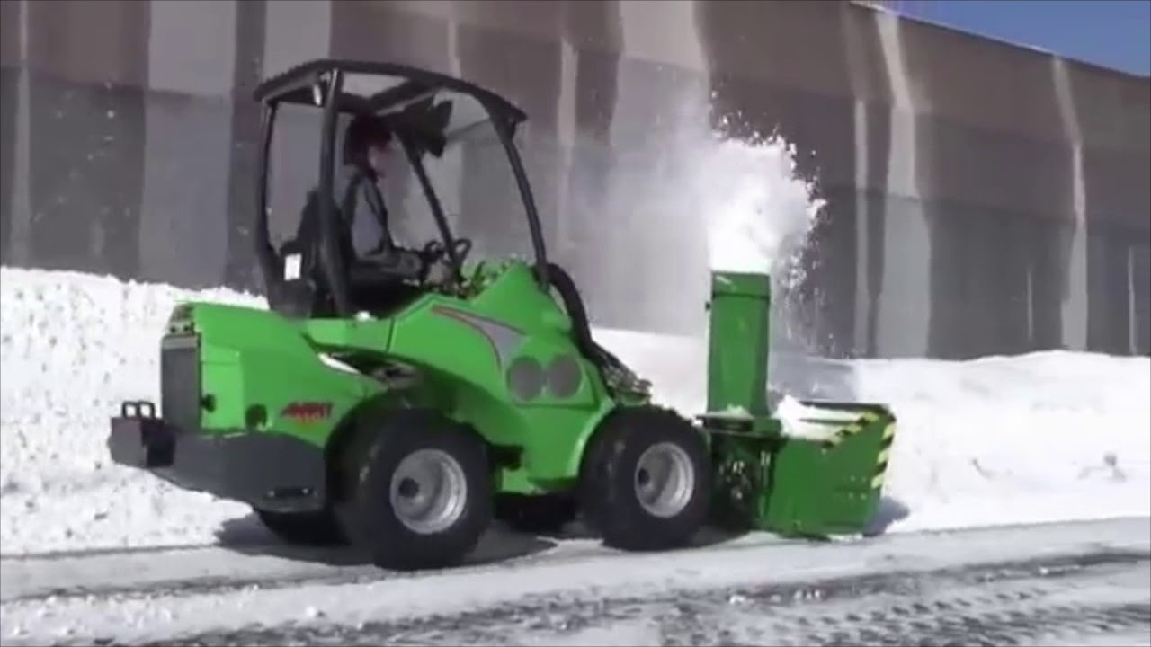 Avant Wheel Loader Working in the Snow
