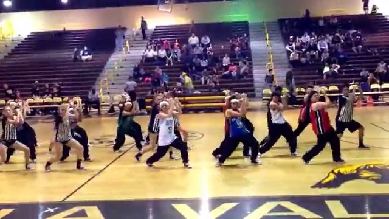 TVHS VITALITY DANCE TEAM halftime dance