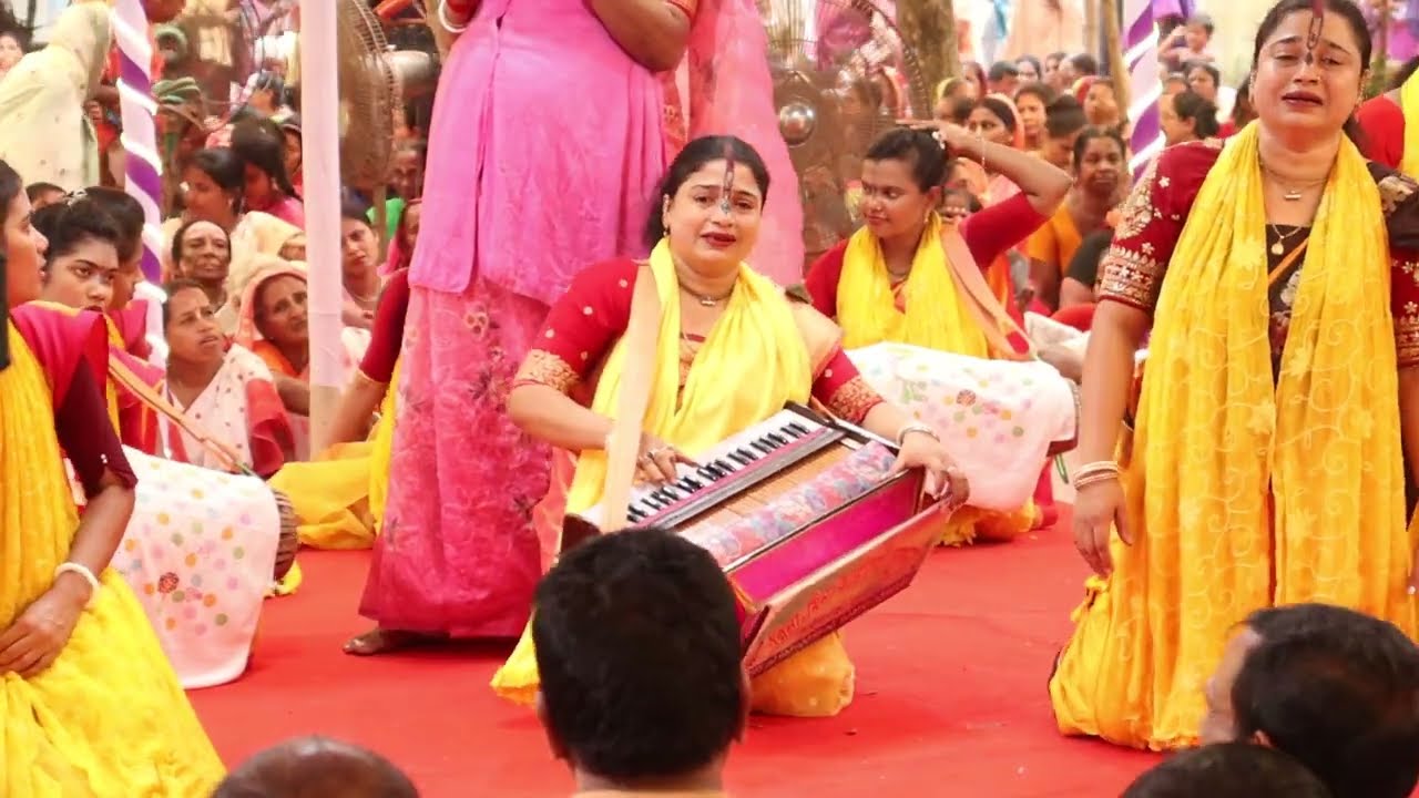 রিনা মিনা অষ্টসখী সম্প্রদায়ের এক অসাধারণ মধুর কৃষ্ণ নাম শ্রবণ করুন।