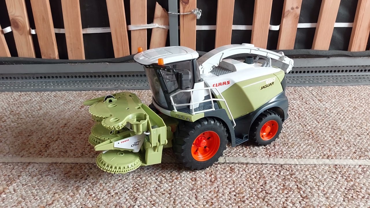 BRUDER Unboxing Claas Jaguar 980 Feldhäcksler