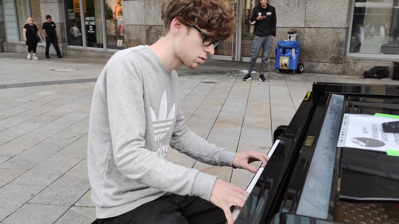 Max Giesinger - "80 Millionen" (Public Piano Cover) - Mikka Hack