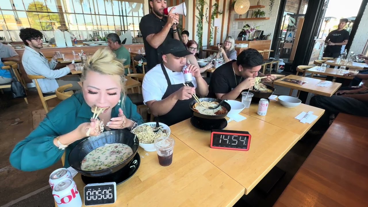 Непобежденный 8-фунтовый Ramen Challenge в Raki Ramen в Сан-Диего, Калифорния