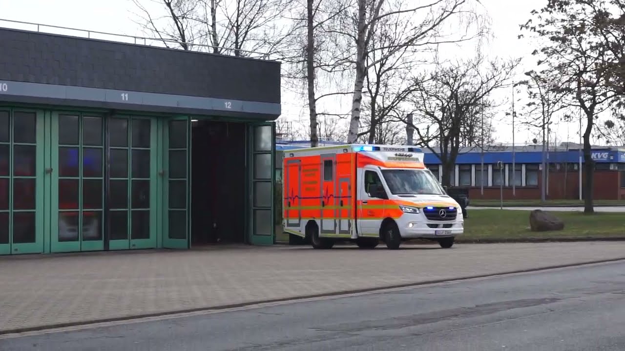 (BF Salzgitter) RTW 4 Der Berufsfeuerwehr Salzgitter Wache 1 auf Alarmfahrt