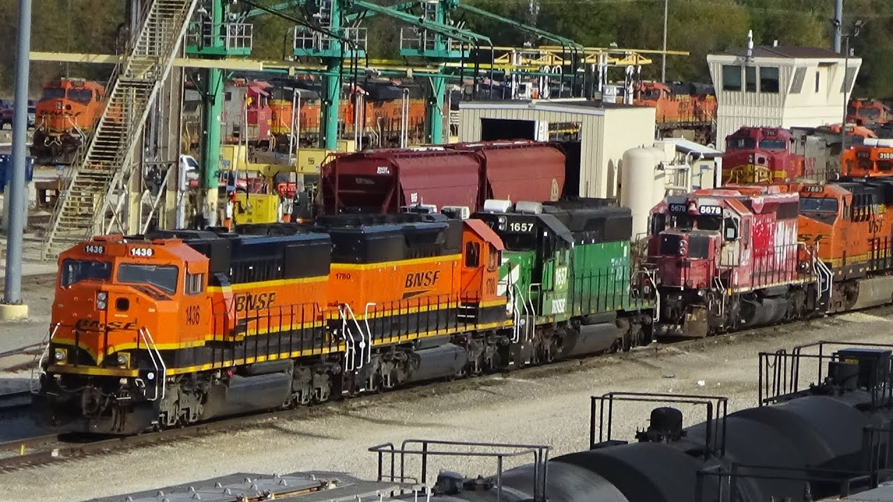 Excellent day at BNSF Galesburg Yard morning yard action October 24, 2025
