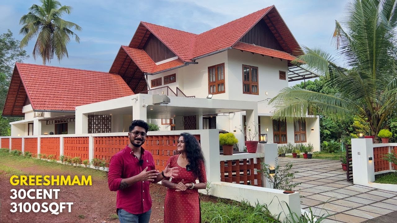 മേൽക്കൂരയും ചുറ്റുമതിലും മുഖമുദ്രയാക്കിയ ഒരു ട്രെഡിഷണൽ മോഡേൺ വീട് -ഗ്രീഷ്മമം