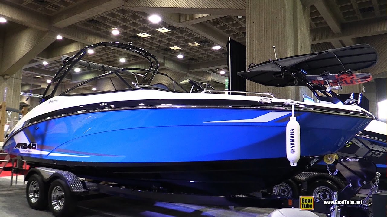 2017 Yamaha AR240 Twin Engine Motor Boat - Walkaround - 2017 Montreal Boat Show