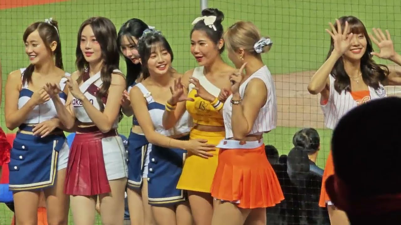 7/21明星賽傳奇人物登場時刻   全場的球迷爆炸啦  看到我都流淚了 要感受現場嗨到爆炸的快來 #明星賽  #洪一中 #王建民 #陳金鋒  #彭政閔