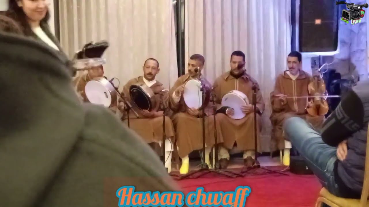 الفنان حسن الشواف والمجموعة
