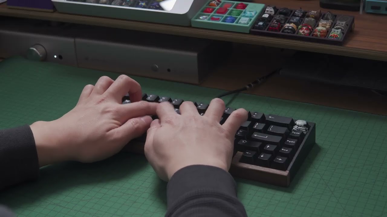 Typface Kafka with Geon RAW HE Switches Typing Sounds