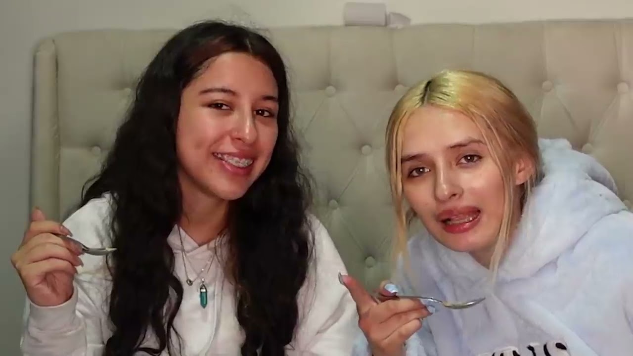PIJAMADA CON MI NOVIO Y MI MEJOR AMIGA O ALGO ASÍ / NATALIA