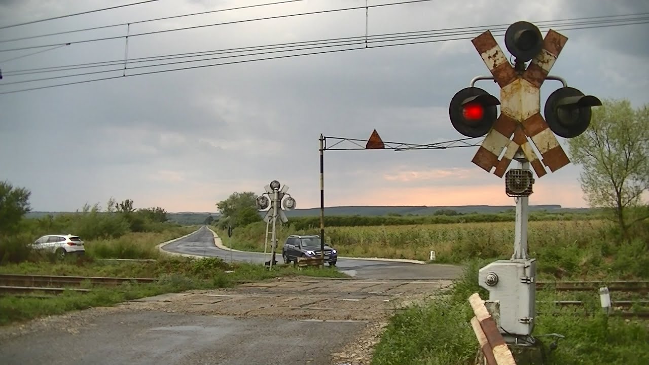Spoorwegovergang Căvăran (RO) // Railroad crossing // Trecere la nivel