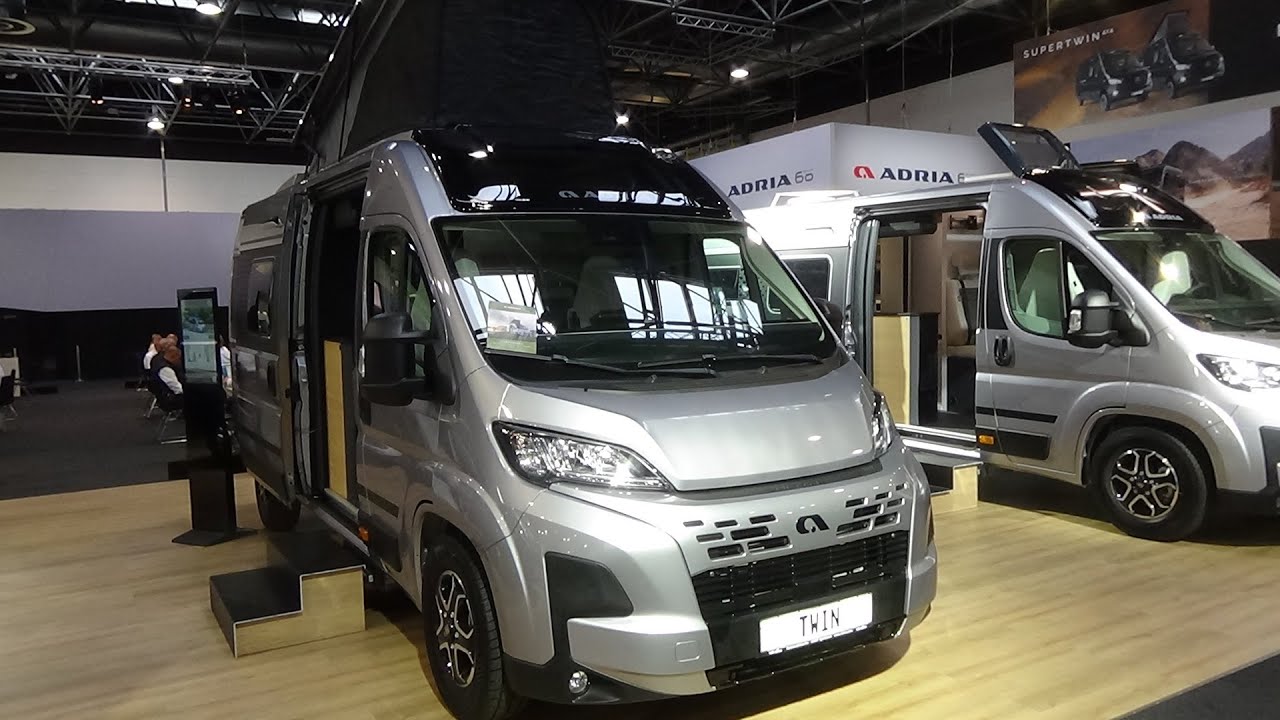2026 Adria Twin 60Y 640 SGX &mdash; Экстерьер и интерьер &mdash; Caravan Salon D&uuml;sseldorf 2025