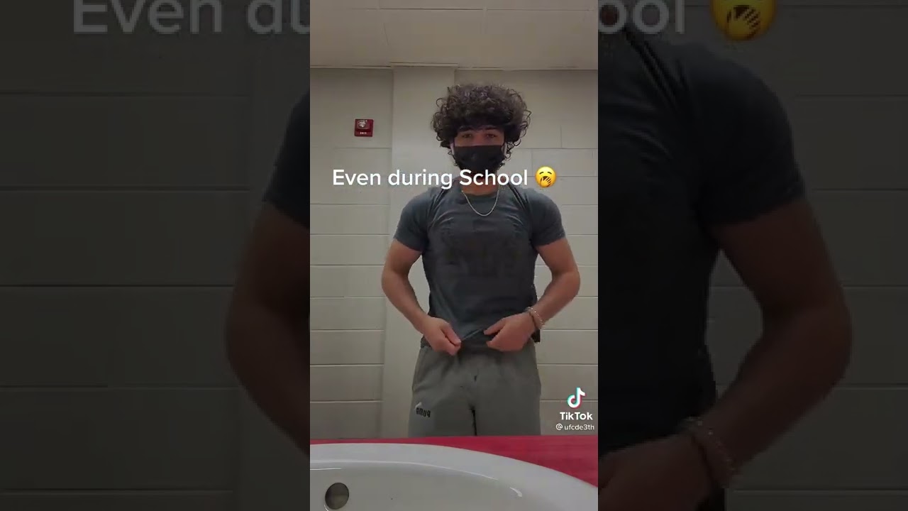 &ldquo;Flexing muscles in school&rdquo; #shorts (TikTok @ufcde3th)