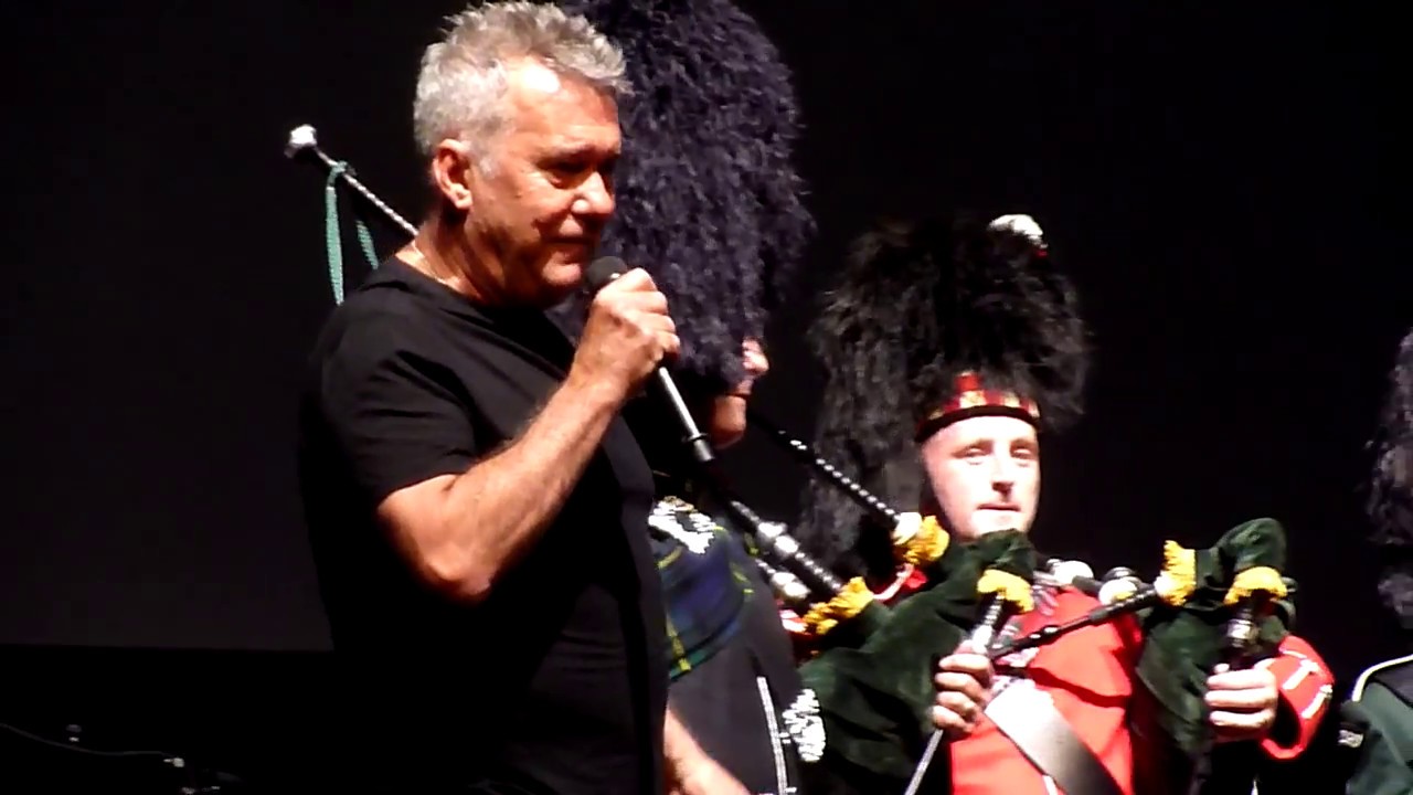 Amazing Grace /Scotland the Brave/ Glasgow City Police Pipers - Jimmy Barnes - SOH - 10-12-2016